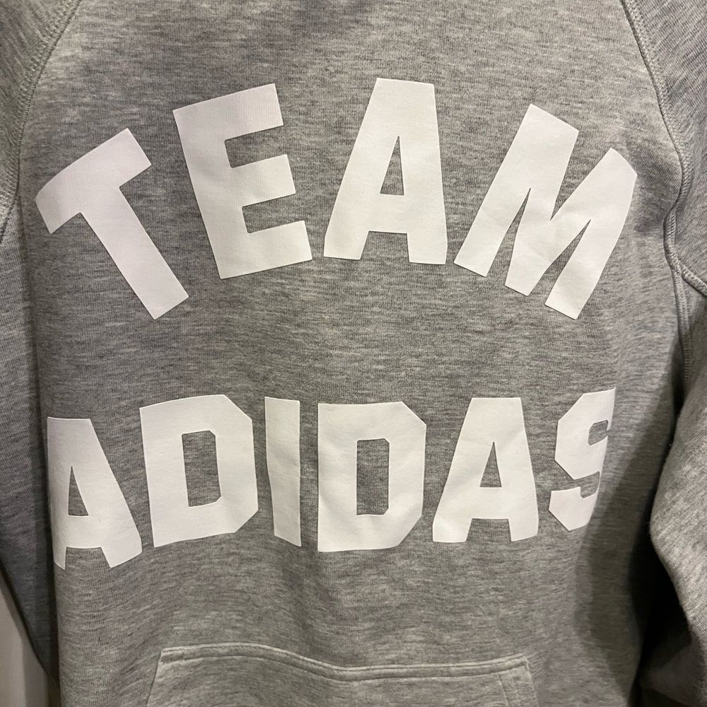 Adidas Sweatshirt Youth Small (8) Gray Hoodie w Pouch Spell Out Logo. Unisex